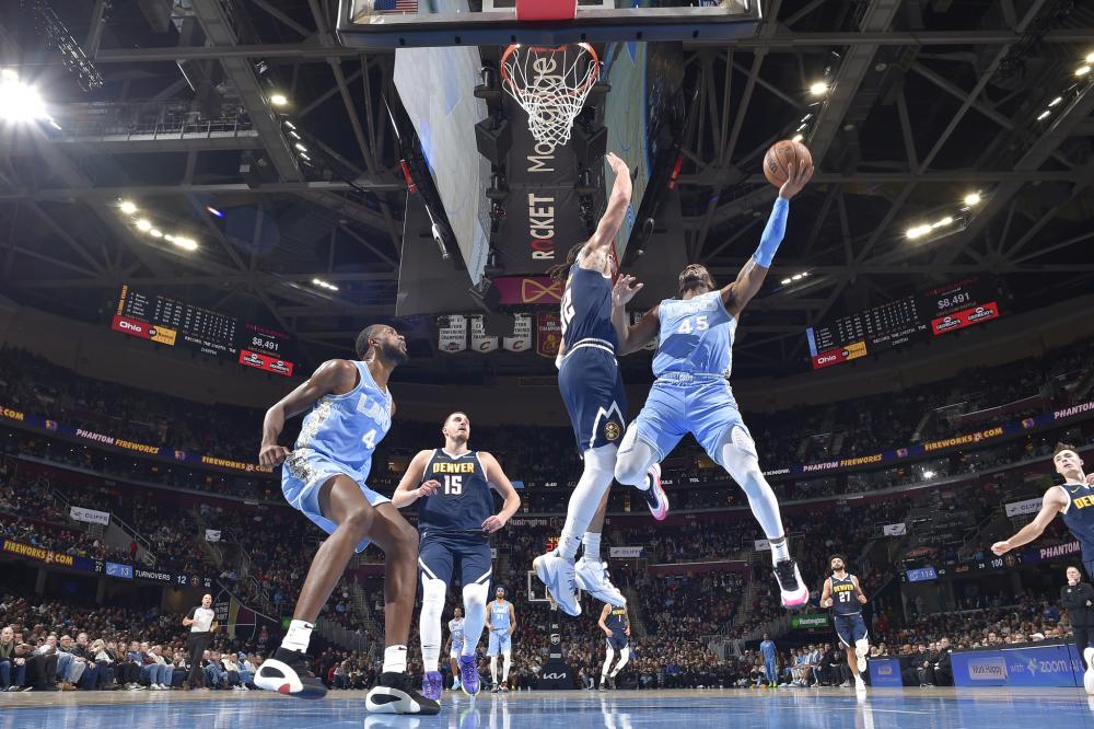 这是刘伟健 这是刘伟健